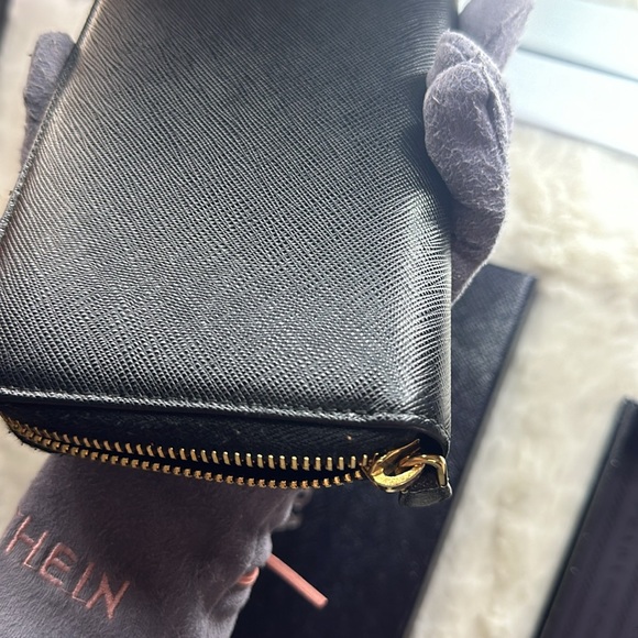 AUTHENTIC PRADA ZIP LONG WALLET - Picture 4 of 17